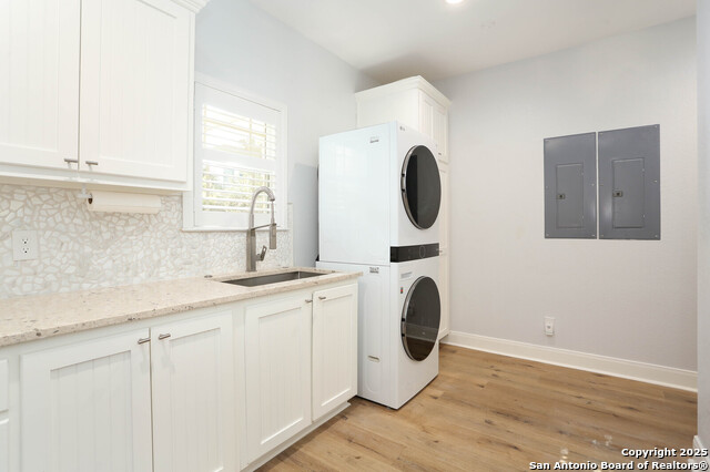 Listing photo id 35 for 2078 Connie Dr