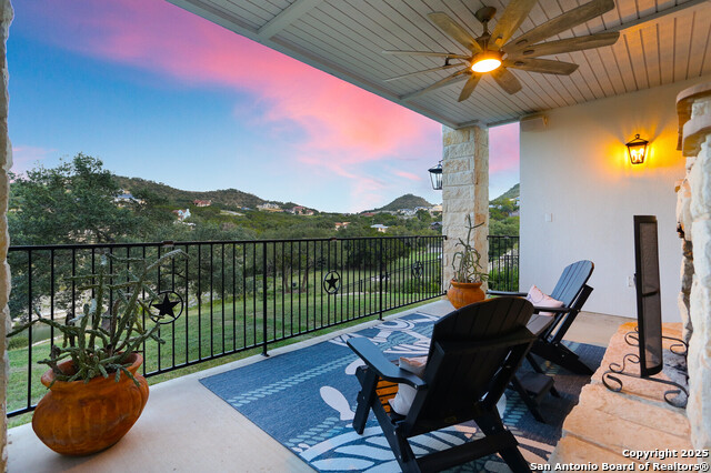 Listing photo id 39 for 2078 Connie Dr