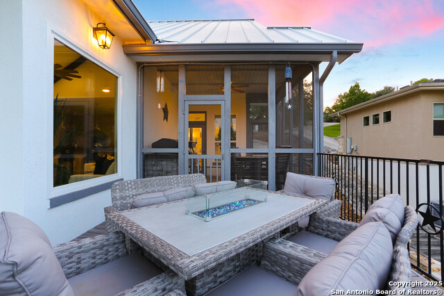 Listing photo id 41 for 2078 Connie Dr