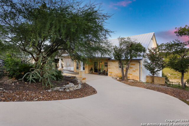 Listing photo id 48 for 2078 Connie Dr