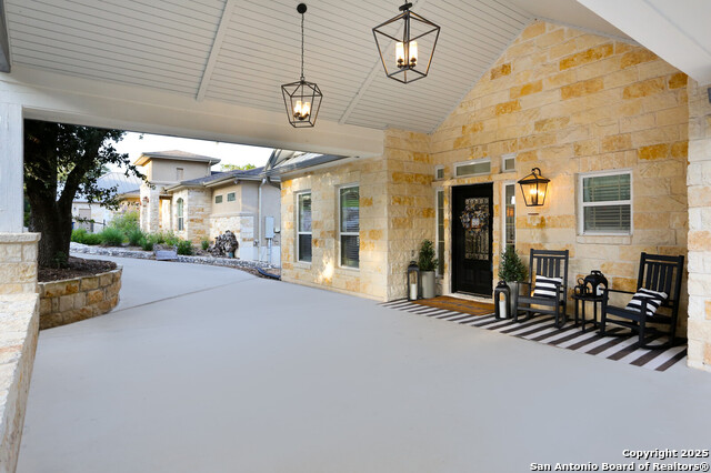 Listing photo id 6 for 2078 Connie Dr