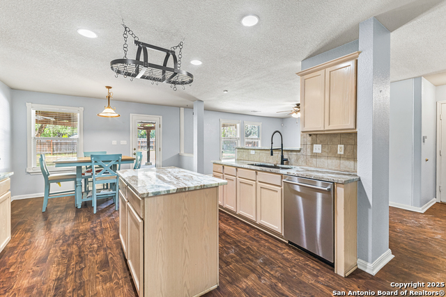 Listing photo id 10 for 8410 Braun Path