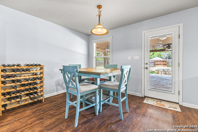 Listing photo id 11 for 8410 Braun Path
