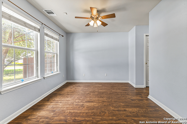 Listing photo id 3 for 8410 Braun Path