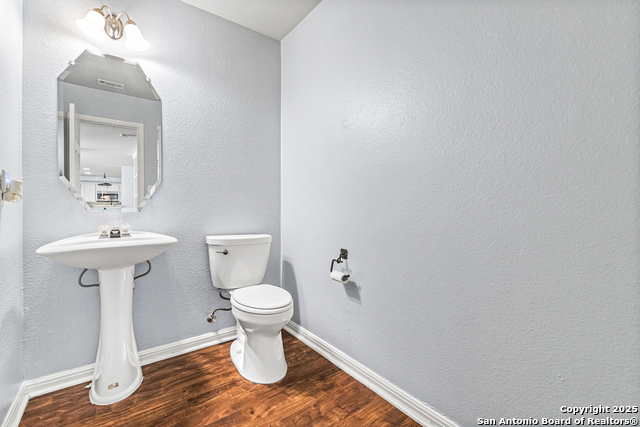 Listing photo id 6 for 8410 Braun Path