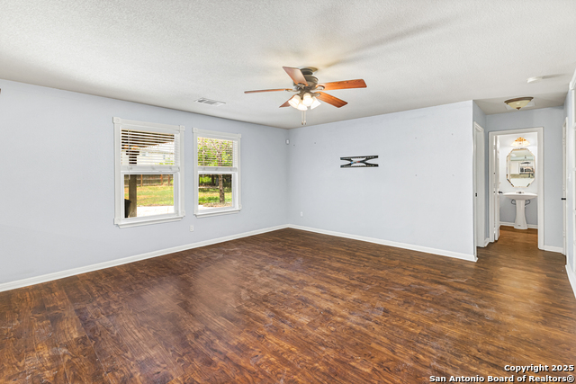 Listing photo id 7 for 8410 Braun Path