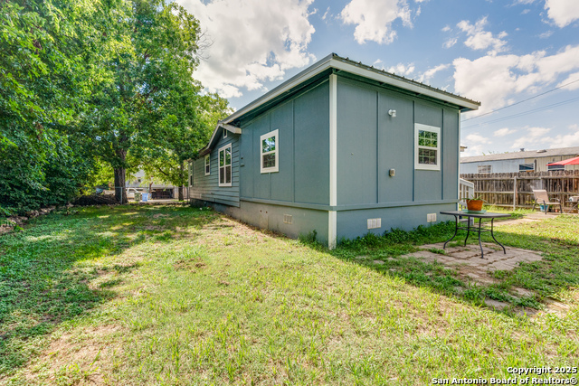 Listing photo id 20 for 5027 Blue Bonnet