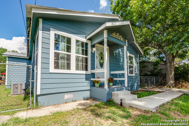 Listing photo id 1 for 5027 Blue Bonnet