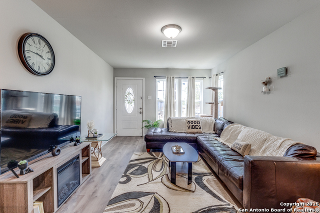 Listing photo id 2 for 5027 Blue Bonnet