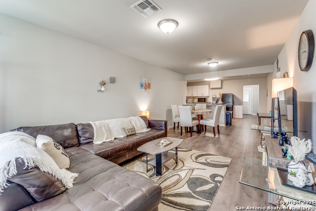Listing photo id 3 for 5027 Blue Bonnet