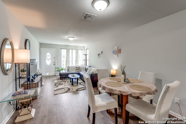 Listing photo id 5 for 5027 Blue Bonnet