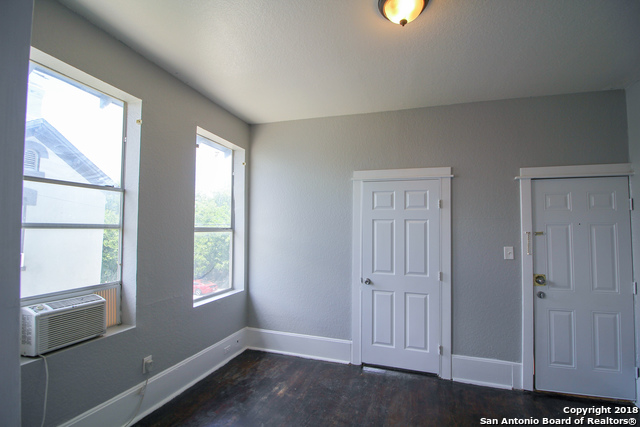Image 10 of 20 For 1716 Olive St N 4