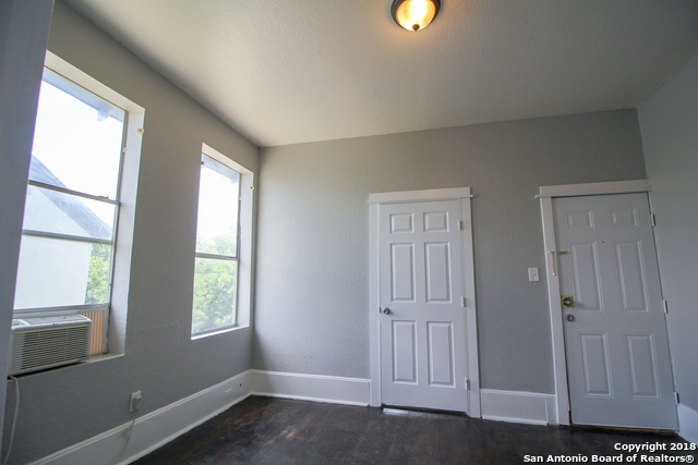 Image 11 of 20 For 1716 Olive St N 4