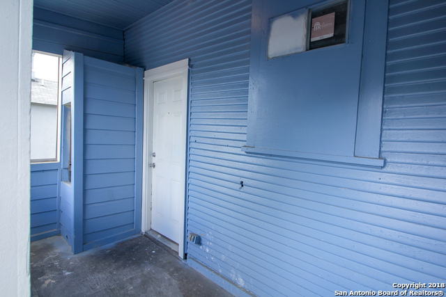 Image 3 of 20 For 1716 Olive St N 4
