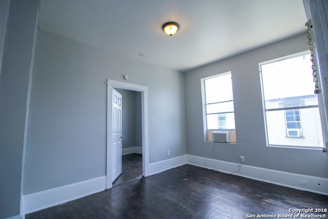 Image 7 of 20 For 1716 Olive St N 4
