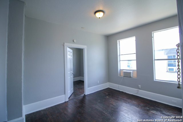 Image 9 of 20 For 1716 Olive St N 4