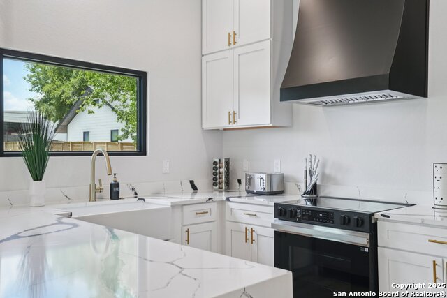 Listing photo id 15 for 427 Cass