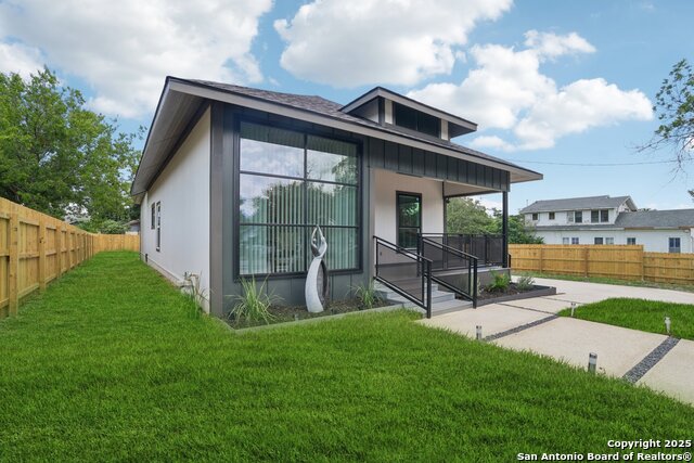 Listing photo id 0 for 427 Cass