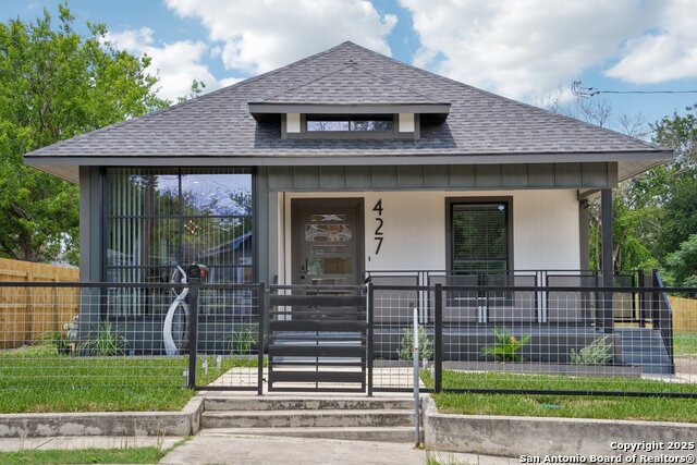 Listing photo id 1 for 427 Cass