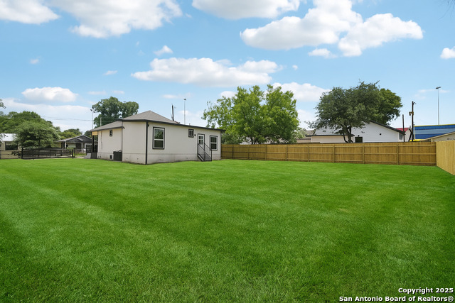 Listing photo id 32 for 427 Cass