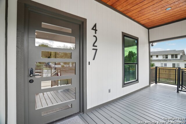Listing photo id 2 for 427 Cass