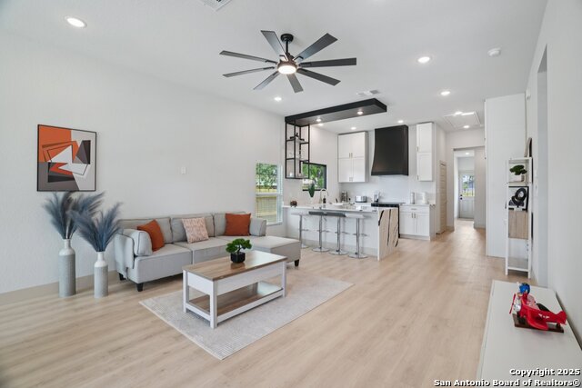 Listing photo id 4 for 427 Cass