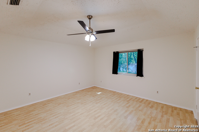 Listing photo id 14 for 6303 Welles Glenn Cir