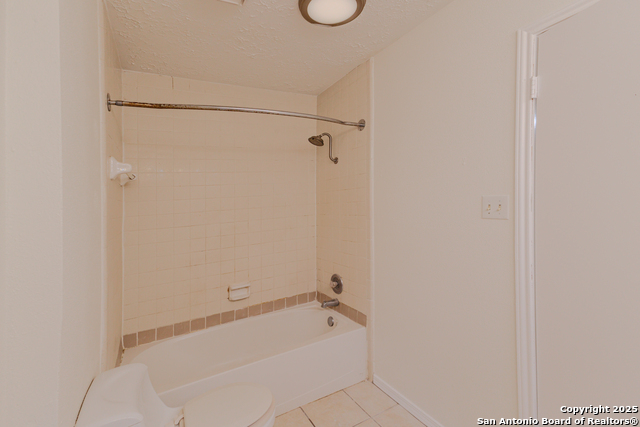 Listing photo id 17 for 6303 Welles Glenn Cir