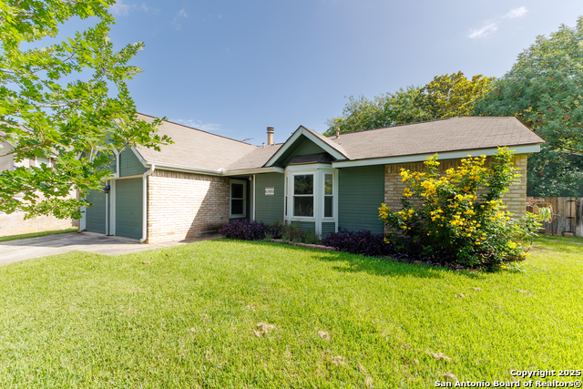 Listing photo id 0 for 6303 Welles Glenn Cir