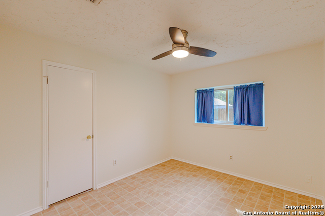 Listing photo id 18 for 6303 Welles Glenn Cir