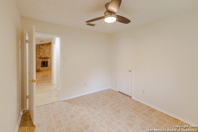 Listing photo id 19 for 6303 Welles Glenn Cir