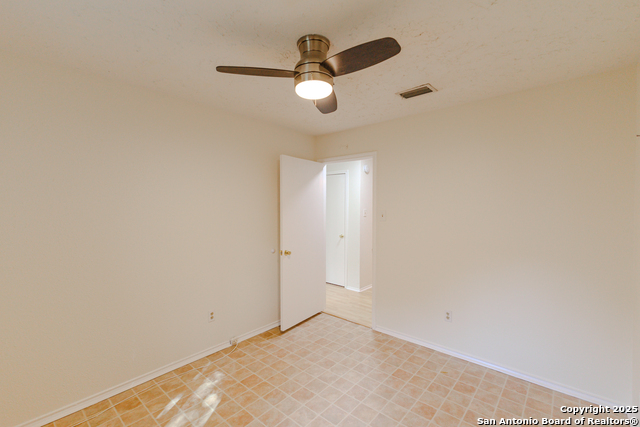 Listing photo id 20 for 6303 Welles Glenn Cir