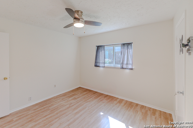 Listing photo id 24 for 6303 Welles Glenn Cir