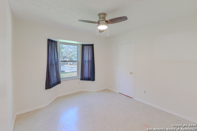Listing photo id 26 for 6303 Welles Glenn Cir