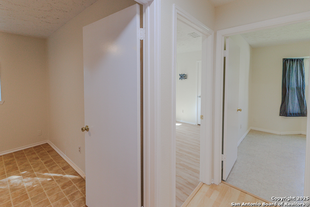 Listing photo id 33 for 6303 Welles Glenn Cir