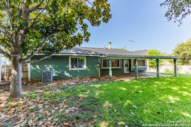 Listing photo id 34 for 6303 Welles Glenn Cir