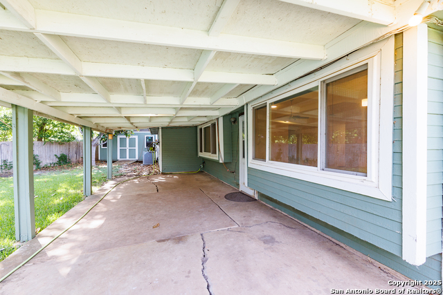 Listing photo id 37 for 6303 Welles Glenn Cir