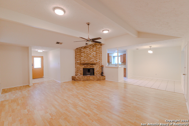 Listing photo id 2 for 6303 Welles Glenn Cir