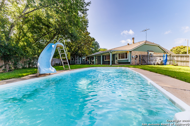 Listing photo id 39 for 6303 Welles Glenn Cir