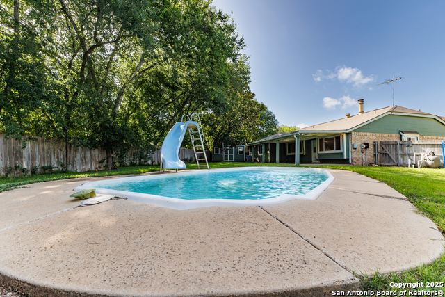 Listing photo id 40 for 6303 Welles Glenn Cir