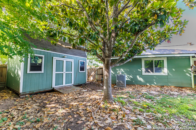 Listing photo id 42 for 6303 Welles Glenn Cir