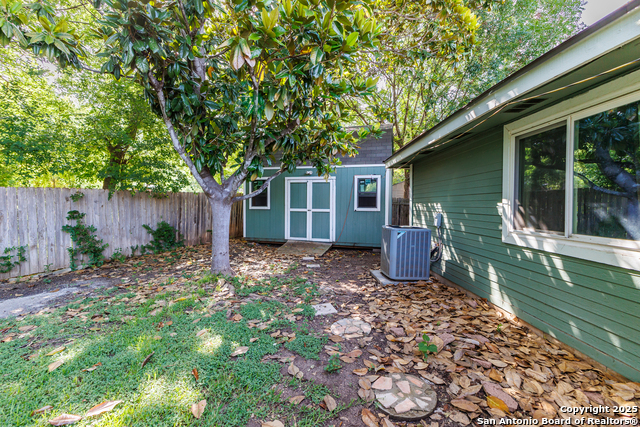 Listing photo id 44 for 6303 Welles Glenn Cir
