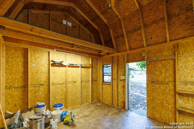 Listing photo id 46 for 6303 Welles Glenn Cir