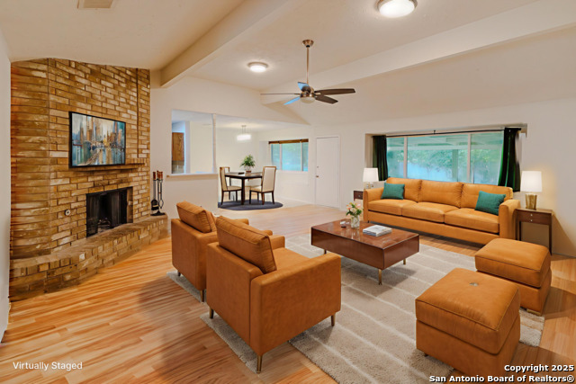 Listing photo id 4 for 6303 Welles Glenn Cir