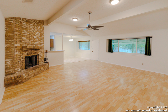 Listing photo id 5 for 6303 Welles Glenn Cir
