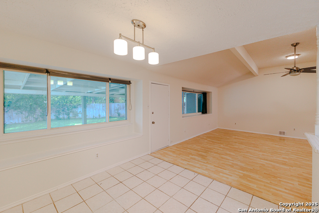 Listing photo id 7 for 6303 Welles Glenn Cir