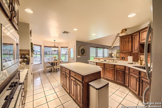 Listing photo id 11 for 13407 Thessaly