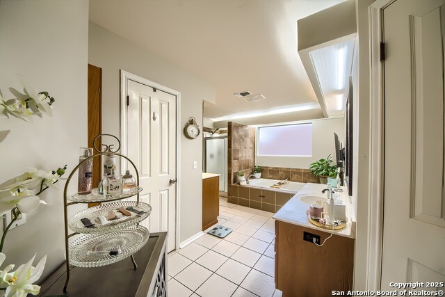 Listing photo id 15 for 13407 Thessaly