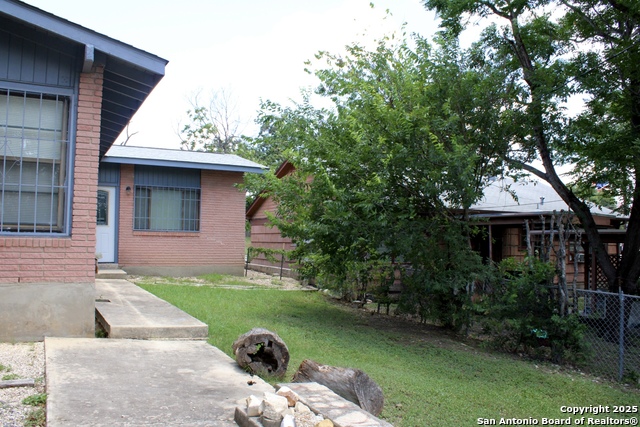 Image 2 of 17 For 922 Linda Lou Dr
