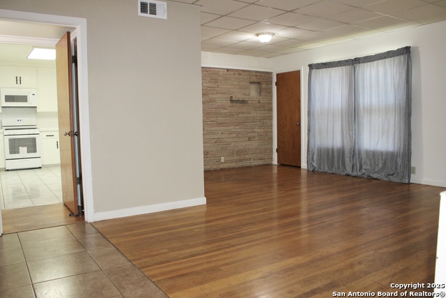 Image 6 of 17 For 922 Linda Lou Dr